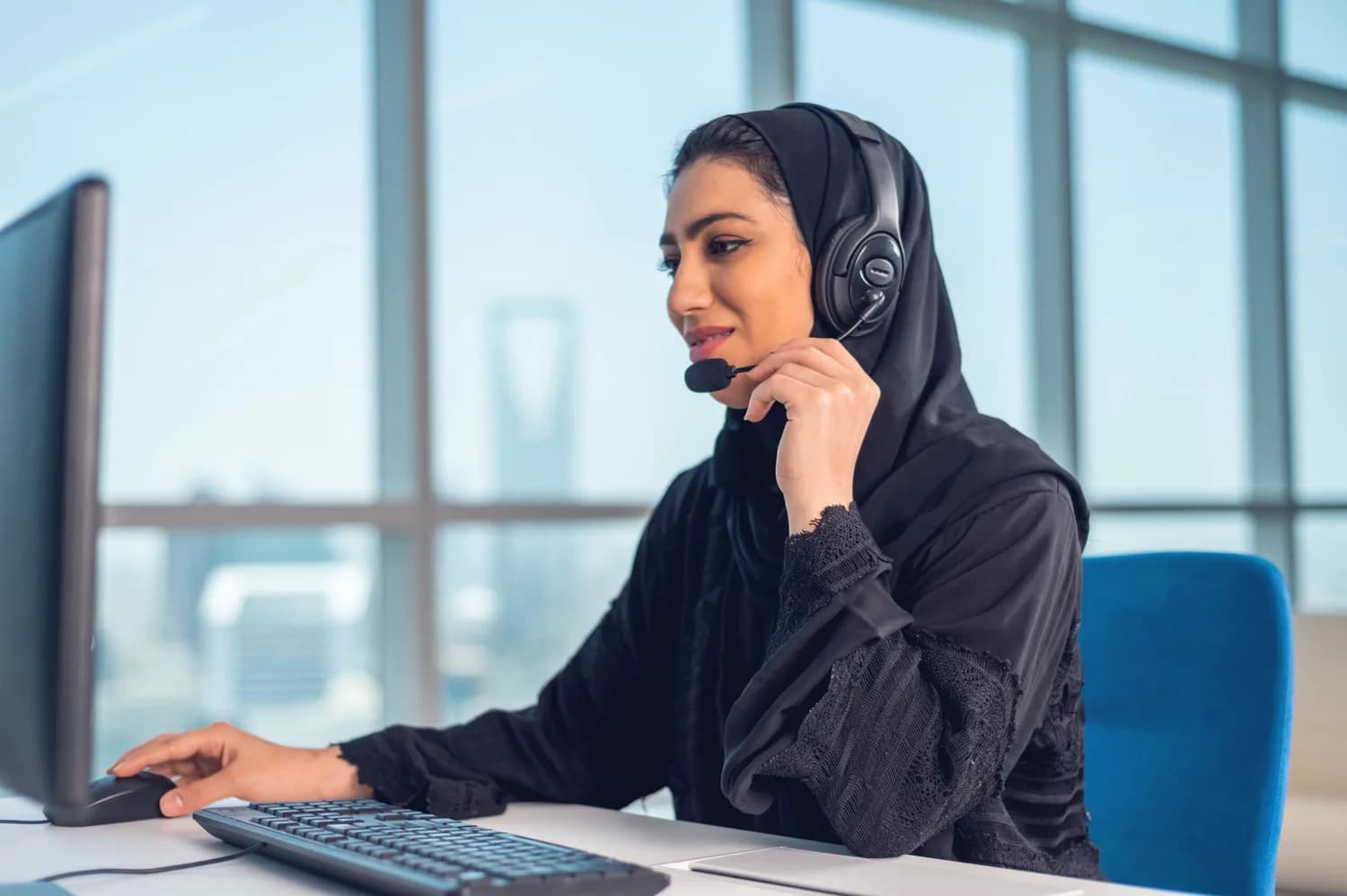 موظفة خدمة العملاء في تمّم
